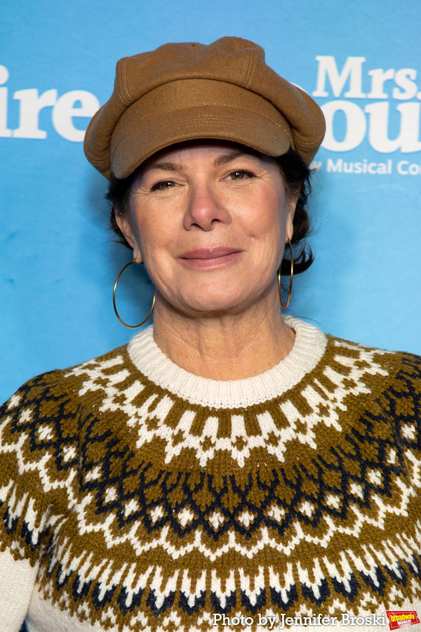 Photos: On the Opening Night Red Carpet for MRS. DOUBTFIRE Image
