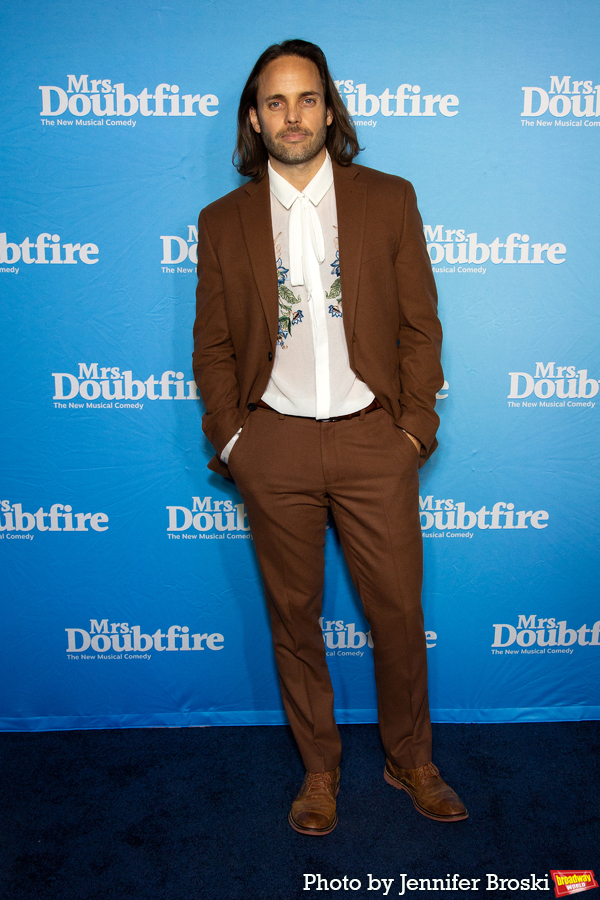 Photos: On the Opening Night Red Carpet for MRS. DOUBTFIRE Image