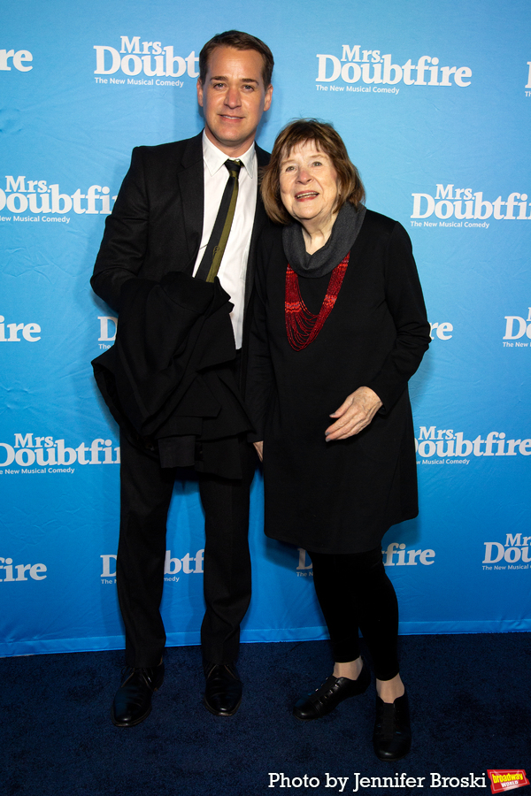 Photos: On the Opening Night Red Carpet for MRS. DOUBTFIRE Image