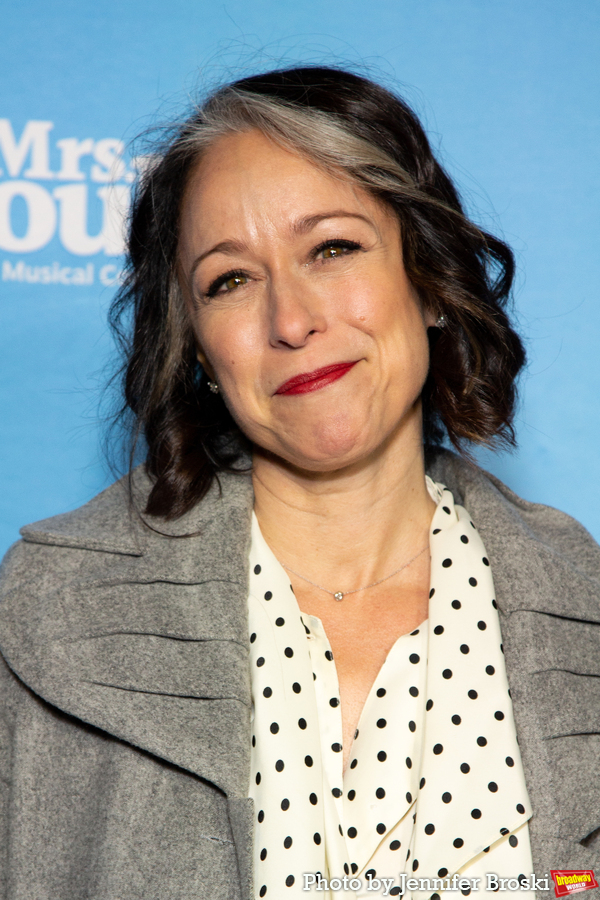 Photos: On the Opening Night Red Carpet for MRS. DOUBTFIRE Image