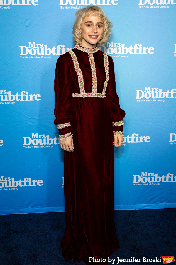 Photos: On the Opening Night Red Carpet for MRS. DOUBTFIRE Image