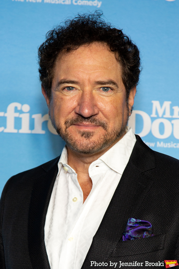 Photos: On the Opening Night Red Carpet for MRS. DOUBTFIRE Image