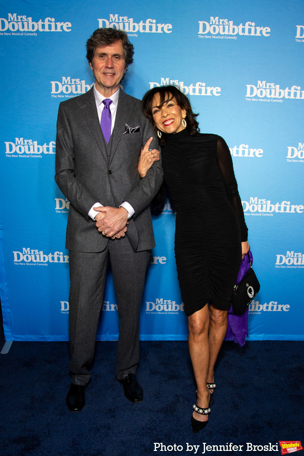 Photos: On the Opening Night Red Carpet for MRS. DOUBTFIRE Image