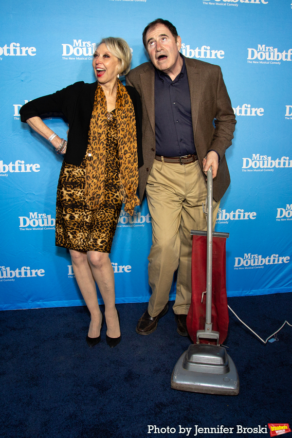 Photos: On the Opening Night Red Carpet for MRS. DOUBTFIRE Image