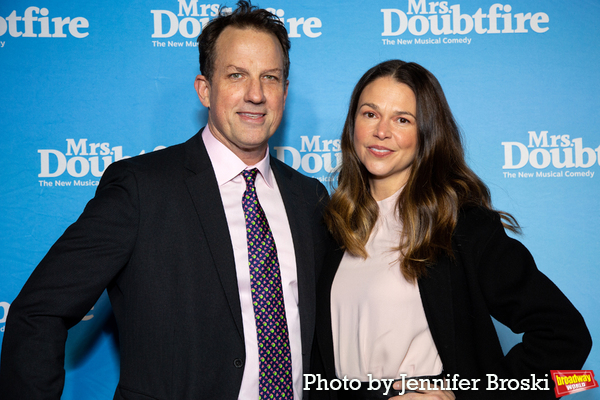 Photos: On the Opening Night Red Carpet for MRS. DOUBTFIRE Image