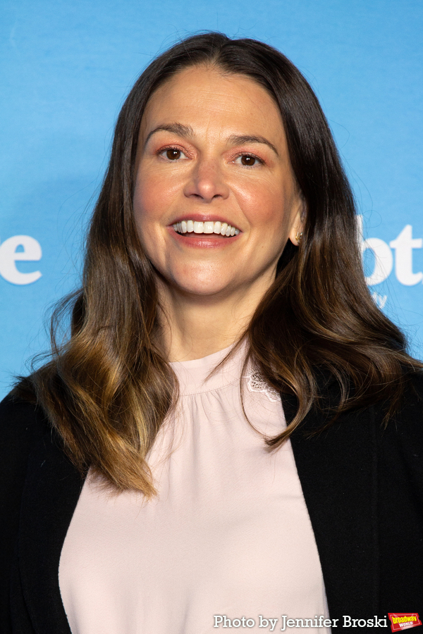 Photos: On the Opening Night Red Carpet for MRS. DOUBTFIRE Image