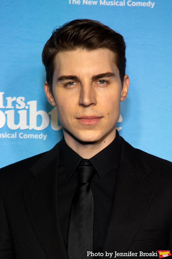 Photos: On the Opening Night Red Carpet for MRS. DOUBTFIRE Image