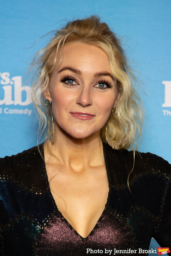 Photos: On the Opening Night Red Carpet for MRS. DOUBTFIRE Image