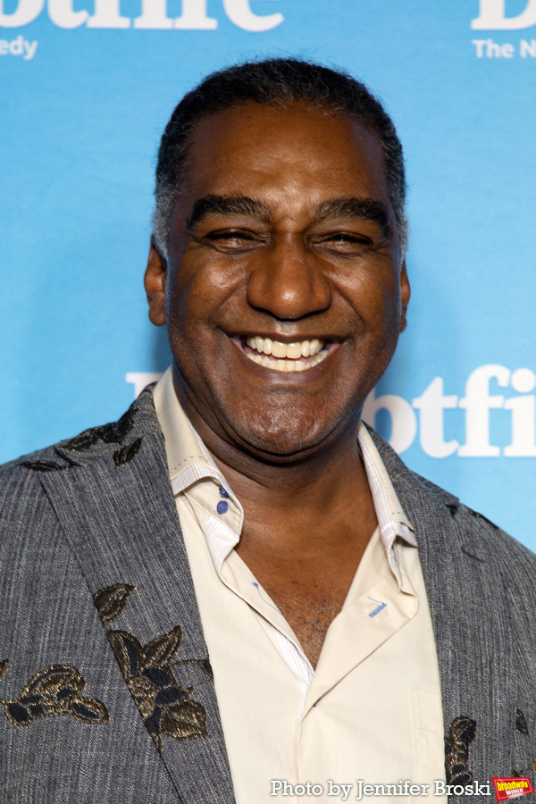 Photos: On the Opening Night Red Carpet for MRS. DOUBTFIRE Image