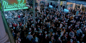 Watch DEAR EVAN HANSEN Fans Flood the Streets on Reopening Night! Video