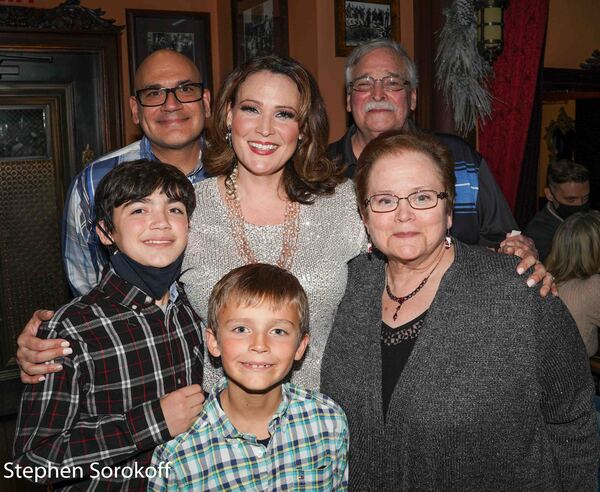 Lisa Howard & family & Parents Laura & Phil Howard Photo