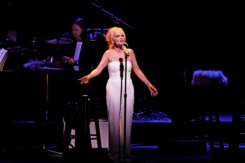 Review: Kristin Chenoweth Wins Christmas With CHRISTMAS AT THE MET at The Metropolitan Opera 