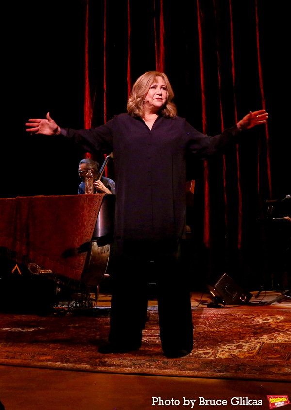 Photos: Kathleen Turner Brings FINDING MY VOICE to Town Hall Image