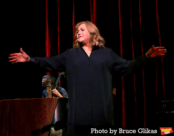Photos: Kathleen Turner Brings FINDING MY VOICE to Town Hall 