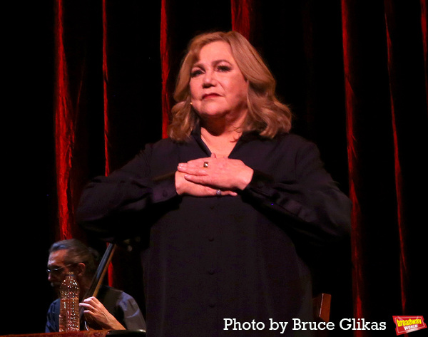 Photos: Kathleen Turner Brings FINDING MY VOICE to Town Hall Image