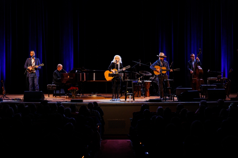 Review: Judy Collins Lifts Spirits With WINTER STORIES at Town Hall by Guest Reviewers Ellen Bonjorno and Georga Osborne 