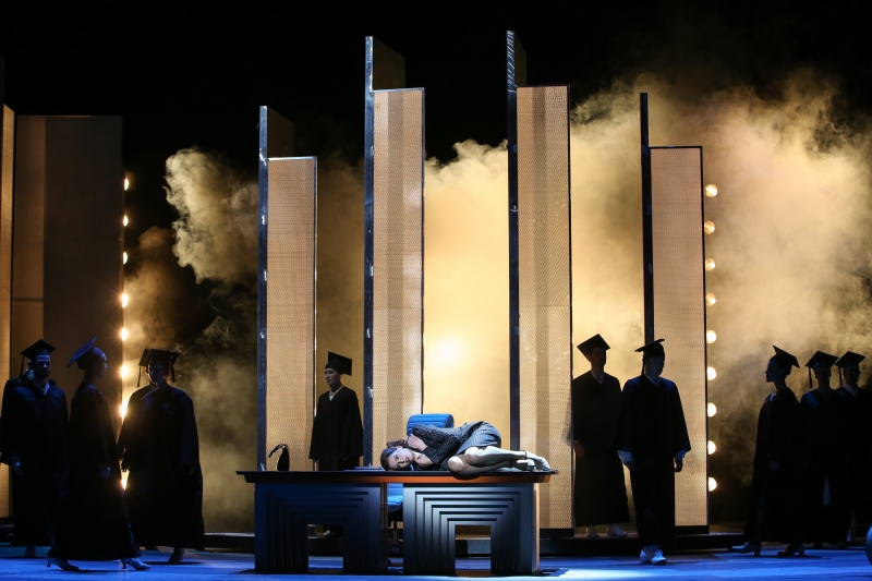 Review: LADY IN THE DARK at Vienna Volksoper 
