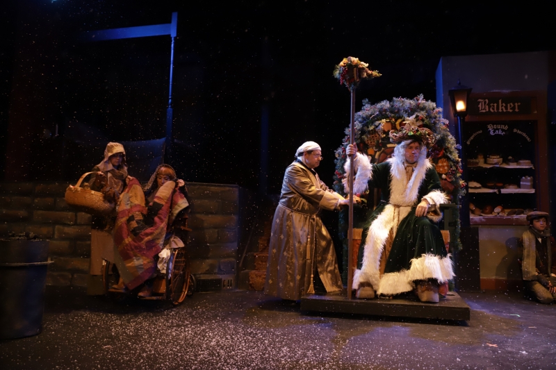 Review: A CHRISTMAS CAROL at Argenta Community Theatre makes it a family affair 