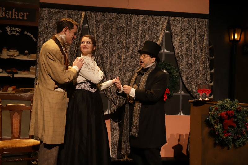 BWW Review: A CHRISTMAS CAROL at Argenta Community Theatre makes it a family affair 