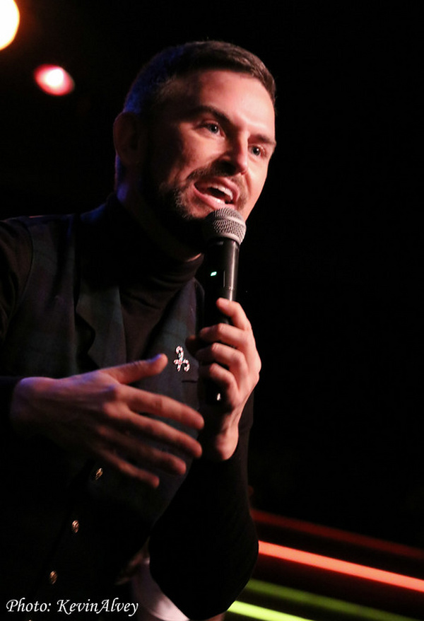 Photos: Daniel Reichard Brings A Merry LET'S CHRISTMAS To Birdland! Image