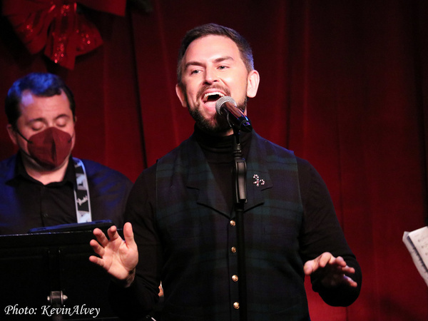 Photos: Daniel Reichard Brings A Merry LET'S CHRISTMAS To Birdland! Image