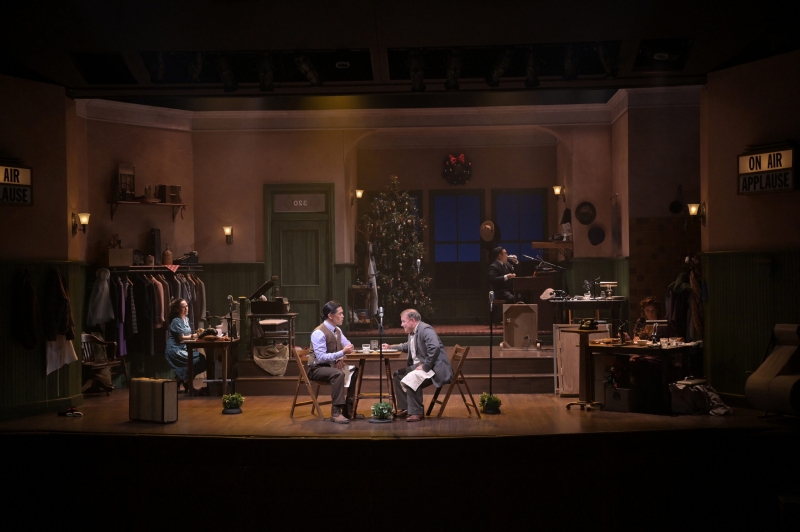 BWW Review: IT'S A WONDERFUL LIFE: A LIVE RADIO PLAY at TheatreWorks Silicon Valley Offers a Gorgeous New Take on the Holiday Classic 