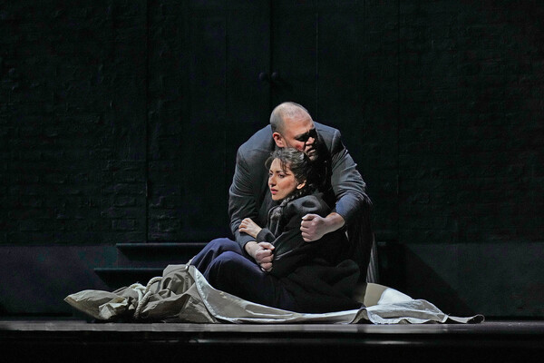 Quinn Kelsey as Rigoletto and Rosa Feola as Gilda in Verdi's 