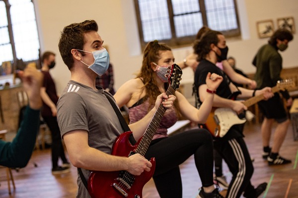 Photos: Inside Rehearsal for the FOOTLOOSE THE MUSICAL Tour 