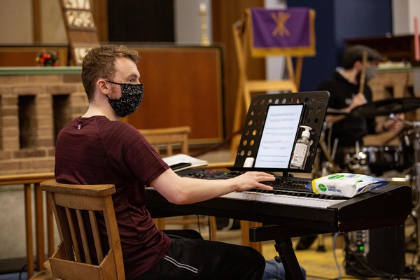 Photos: Inside Rehearsal for the FOOTLOOSE THE MUSICAL Tour Image