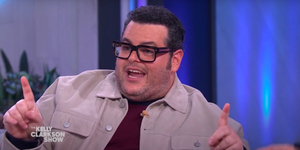 Josh Gad Recalls Forgetting BOOK OF MORMON Lines on KELLY CLARKSON Video