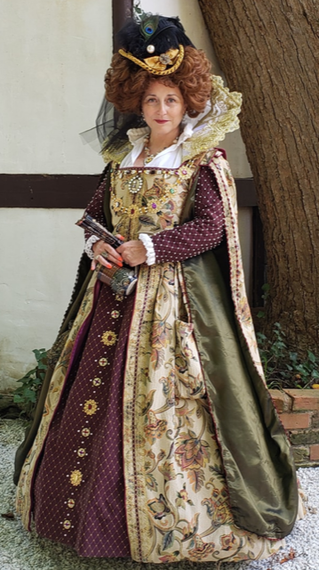 Dupuy as Elizabeth the First