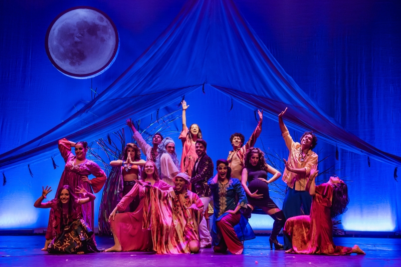 Inspired by Songs of the Famous Brazilian Girl Group Rouge, Musical BRILHA LA LUNA Opens in São Paulo  Image