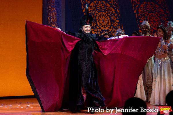 Photos: Jonathan Freeman Takes Final Bows In ALADDIN Image