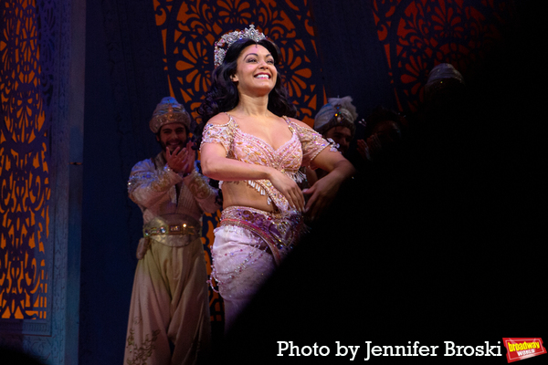 Photos: Jonathan Freeman Takes Final Bows In ALADDIN Image