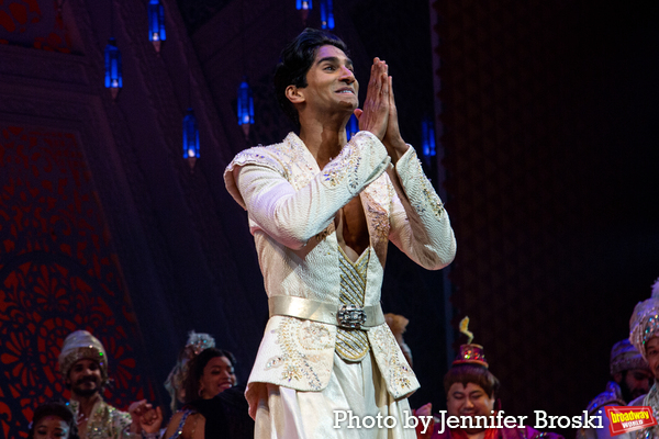 Photos: Jonathan Freeman Takes Final Bows In ALADDIN Image