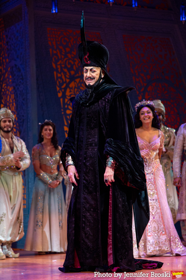 Photos: Jonathan Freeman Takes Final Bows In ALADDIN Image