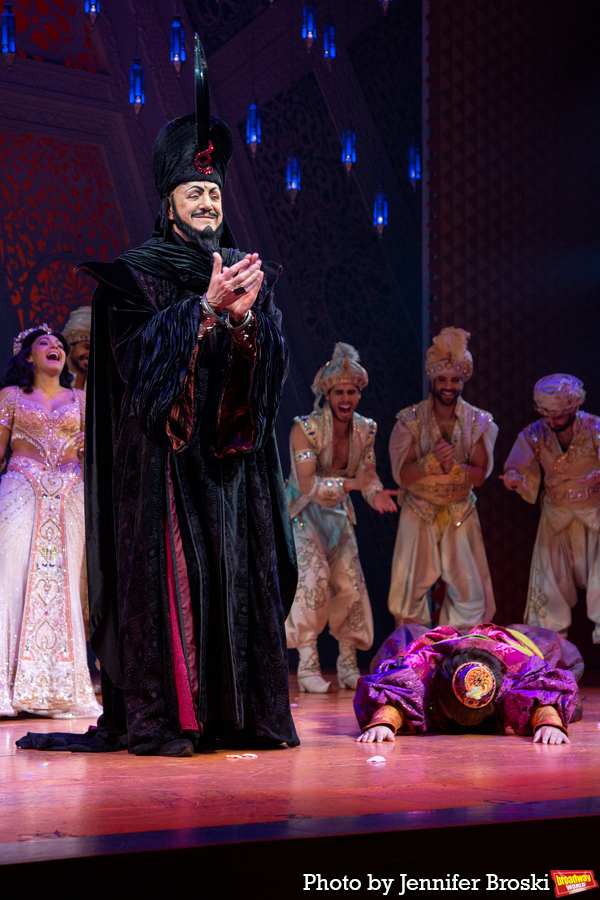 Photos: Jonathan Freeman Takes Final Bows In ALADDIN Image