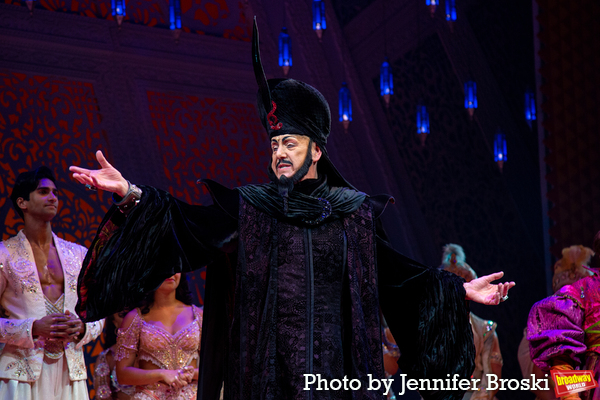 Photos: Jonathan Freeman Takes Final Bows In ALADDIN Image