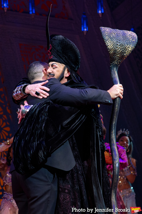 Photos: Jonathan Freeman Takes Final Bows In ALADDIN Image