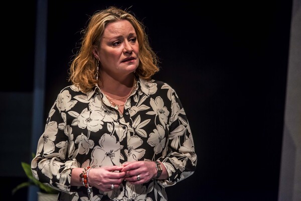 Photos: First Look at Adam Woodyatt and Laurie Brett in LOOKING GOOD DEAD at Glasgow Theatre Royal 
