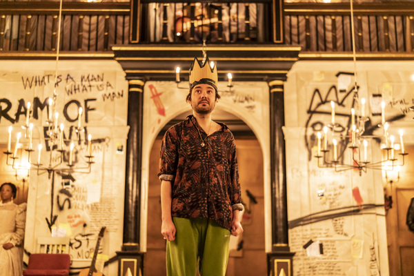 Photos: First Look at HAMLET at Shakespeare's Globe Image