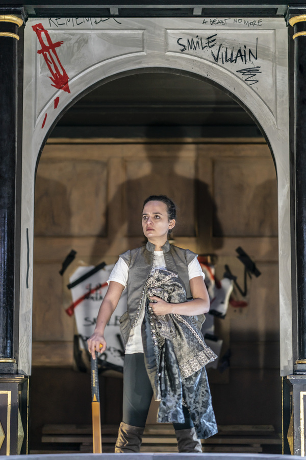 Photos: First Look at HAMLET at Shakespeare's Globe 