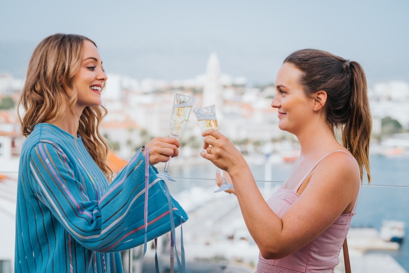 Photos: Netflix Releases First Look at THE WEEKEND AWAY Image