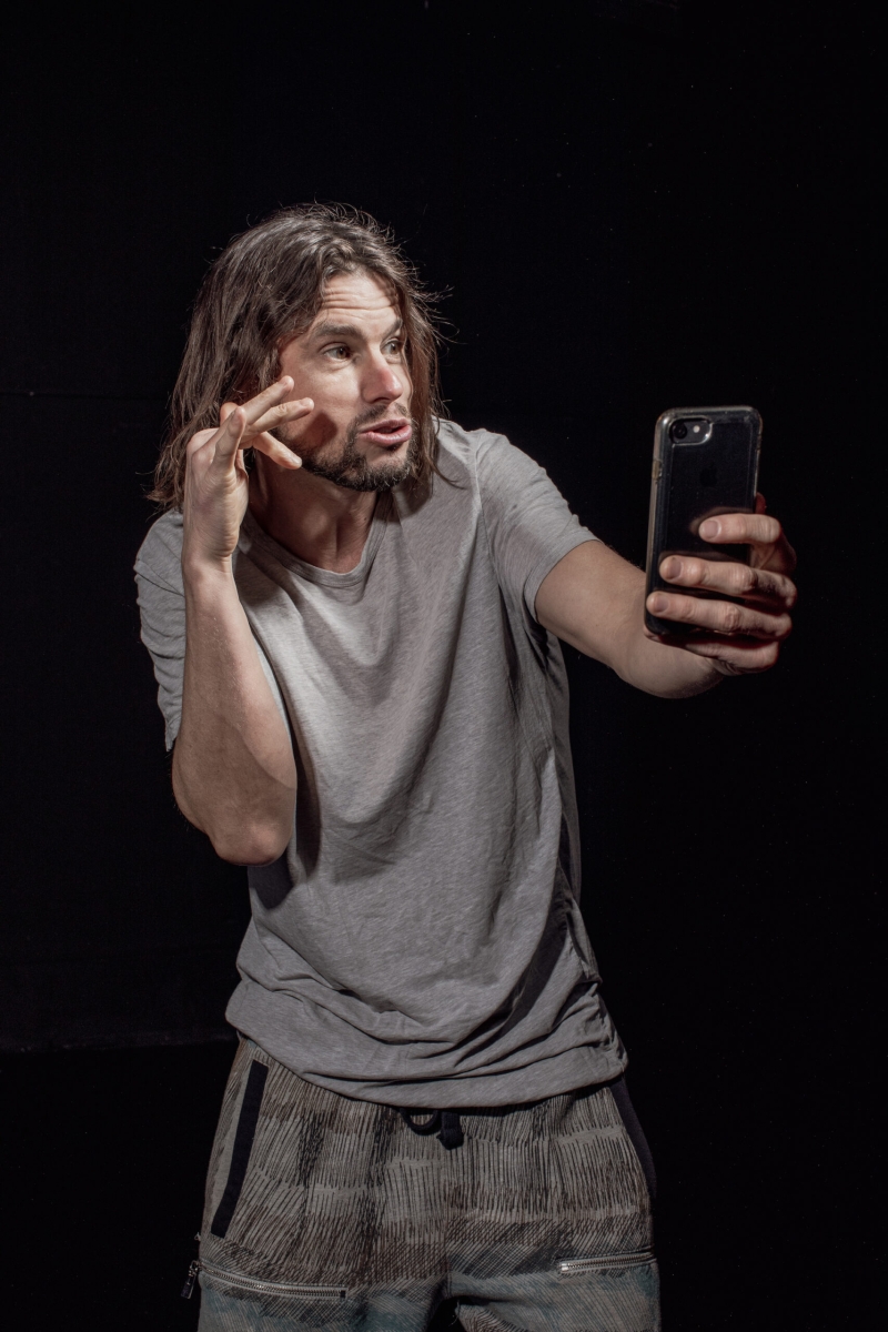 Interview: Dan Hoyle of TALK TO YOUR PEOPLE at The Marsh Explores the Messiness of Our Shared Humanity Image