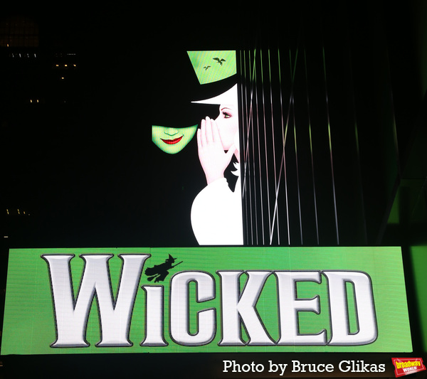 Photos: Brittney Johnson's First Performance as Full-Time Glinda in WICKED Image