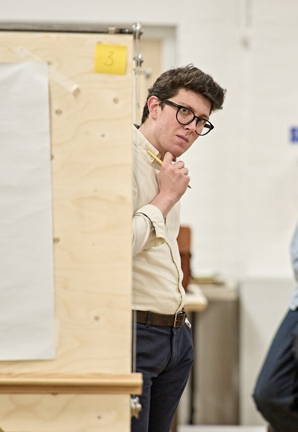 Photos: See Ralph Fiennes & More in Rehearsals for STRAIGHT LINE CRAZY Image