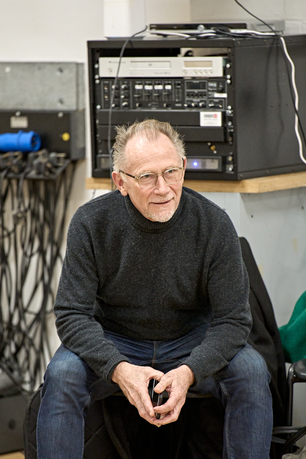 Photos: See Ralph Fiennes & More in Rehearsals for STRAIGHT LINE CRAZY Image