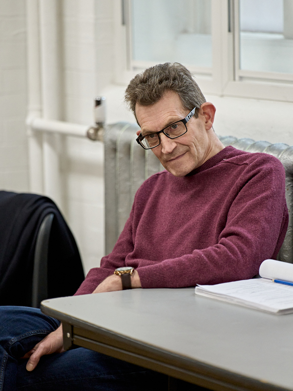 Photos: See Ralph Fiennes & More in Rehearsals for STRAIGHT LINE CRAZY Image