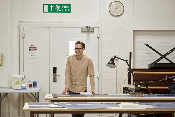 Photos: See Ralph Fiennes & More in Rehearsals for STRAIGHT LINE CRAZY Image