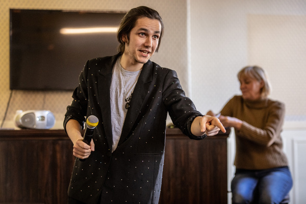 Photos: Go Inside Rehearsals for THE LAST QUIZ NIGHT ON EARTH UK Tour 